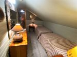 Uppler level Loft with 2 twin beds